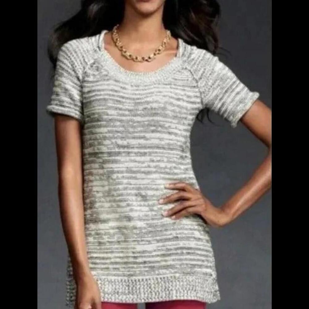 CAbi medium black & white tunic sweater